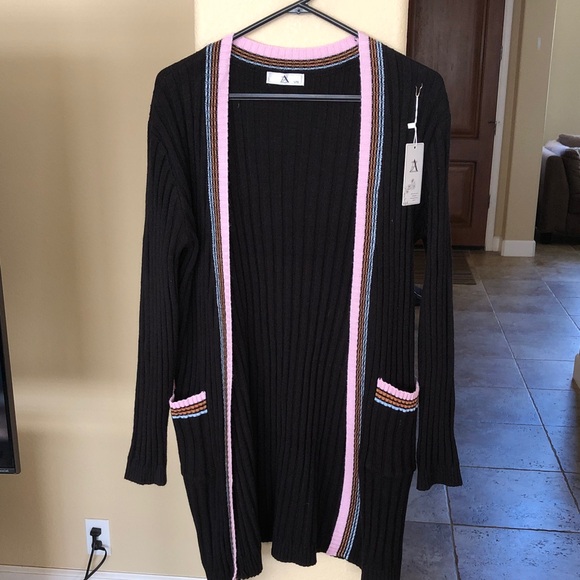 Sweaters - Elegant Black Cardigan with Pink Accents